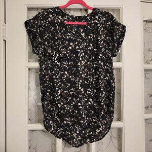 Vera Wang Short Sleeve V-Neck Blouse- Medium